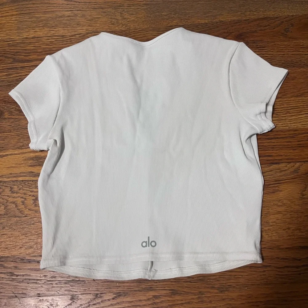 ALO White Ribbed Crop Top - Picture 2 of 4